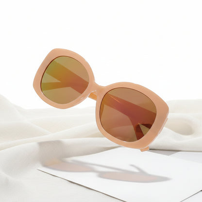 Trendy retro sunglasses for men and women