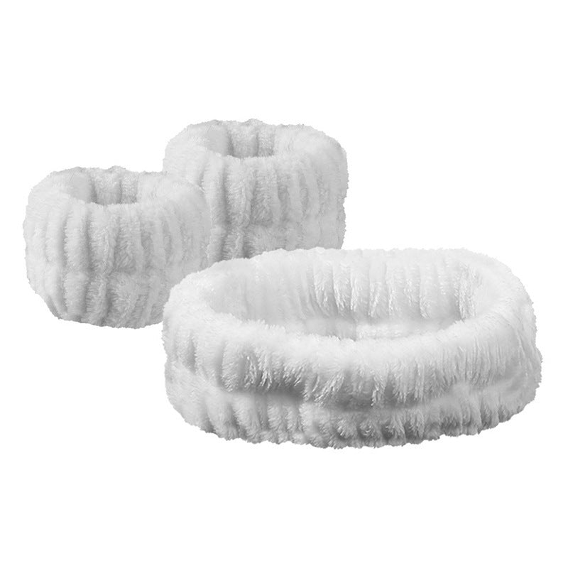No-Drip Face Wash Set featuring soft wrist washbands and a stretchy makeup headband designed to keep water from running down arms and hair while cleansing the face.”