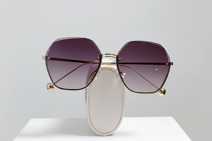 Fashion metal sunglasses with modern colorful lens options
Unisex round frame eyewear for summer and travel style
Trendy UV-blocking sunglasses with sleek metal design