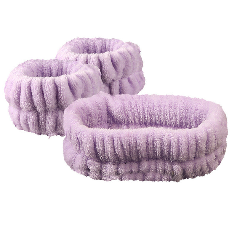 No-Drip Face Wash Set featuring soft wrist washbands and a stretchy makeup headband designed to keep water from running down arms and hair while cleansing the face.”