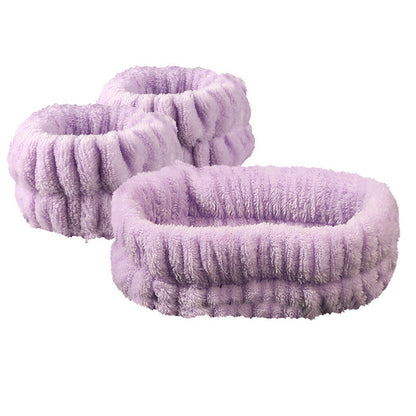 No-Drip Face Wash Set featuring soft wrist washbands and a stretchy makeup headband designed to keep water from running down arms and hair while cleansing the face.”